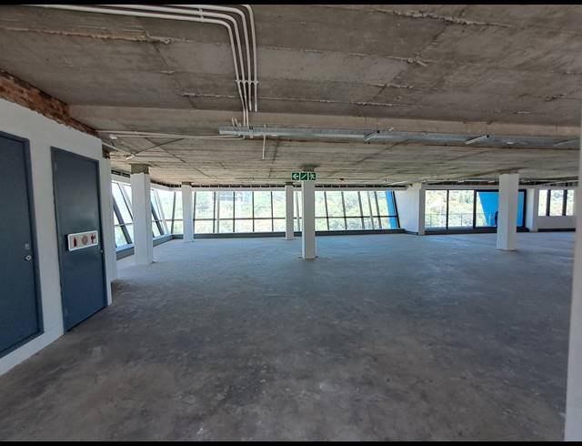 1,200M² OFFICE TO LET IN WAVERLEY